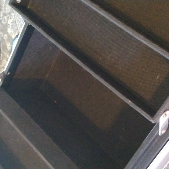 Women's silver makeup trunk carrying case - Picture 14 of 17